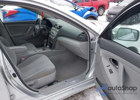 2010 Toyota Camry Le V6 z USA, uszkodzony, nr VIN 4T1BK3EK4AU105760